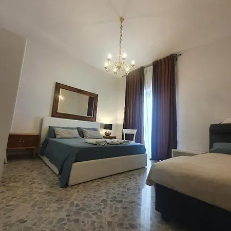 Apartment Casa Vacanze Cado Dalle Nubi 2 Ampie Stanze In 4-6 Posti Letto 1 Bagno Privato E Balconi Ideale Per Famiglie E Gruppo Di Amici