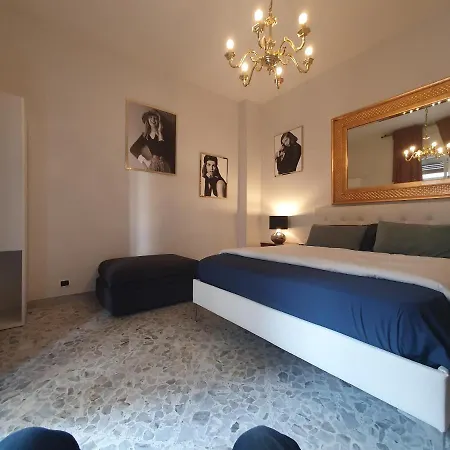 Casa Vacanze Cado Dalle Nubi 2 Ampie Stanze In 4-6 Posti Letto 1 Bagno Privato E Balconi Ideale Per Famiglie E Gruppo Di Amici * Bari