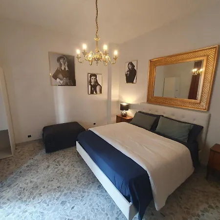 Apartment Casa Vacanze Cado Dalle Nubi 2 Ampie Stanze In 4-6 Posti Letto 1 Bagno Privato E Balconi Ideale Per Famiglie E Gruppo Di Amici *