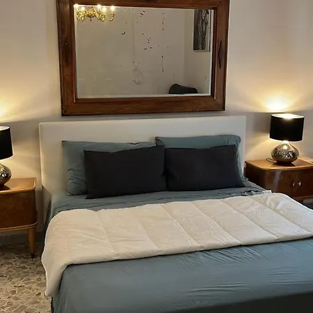 Apartamento Casa Vacanze Cado Dalle Nubi 2 Ampie Stanze In 4-6 Posti Letto 1 Bagno Privato E Balconi Ideale Per Famiglie E Gruppo Di Amici