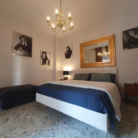 Casa Vacanze Cado Dalle Nubi 2 Ampie Stanze In 4-6 Posti Letto 1 Bagno Privato E Balconi Ideale Per Famiglie E Gruppo Di Amici Apartamento *