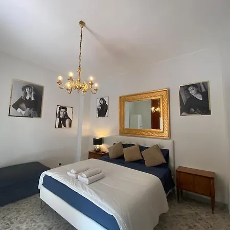 Apartamento Casa Vacanze Cado Dalle Nubi 2 Ampie Stanze In 4-6 Posti Letto 1 Bagno Privato E Balconi Ideale Per Famiglie E Gruppo Di Amici *