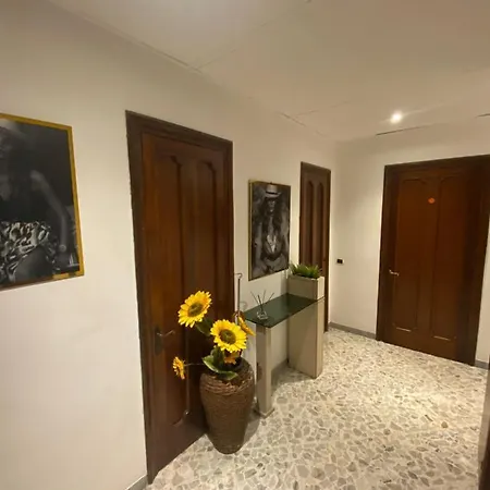 Casa Vacanze Cado Dalle Nubi 2 Ampie Stanze In 4-6 Posti Letto 1 Bagno Privato E Balconi Ideale Per Famiglie E Gruppo Di Amici Apartment Bari